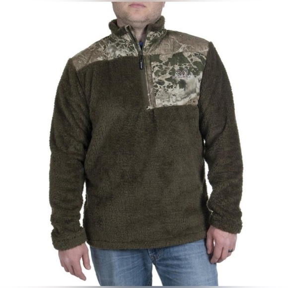 Realtree Other - Realtree Olive and Camouflage Fleece Jacket